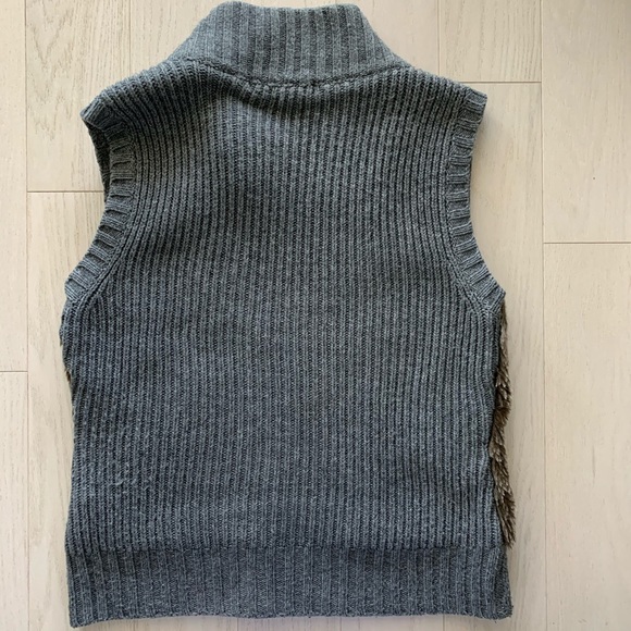 Guess Faux Fur Vest cozy and stylish size medium full zip sweater vest - Picture 7 of 8
